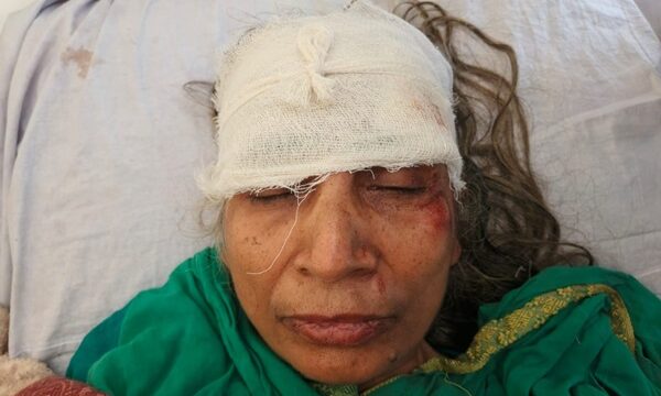 তালায় সাবেক জেলা পরিষদ সদস্যের মাকে পিটিয়ে হত্যাচেষ্টা, আহত অবস্থায় হাসপাতালে ভর্তি