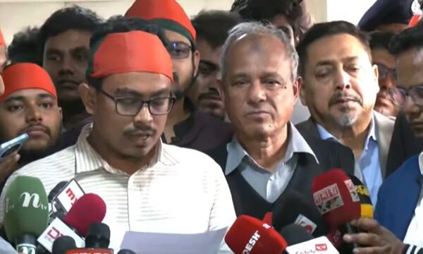 স্বরাষ্ট্র উপদেষ্টাকে পাশে নিয়ে তাঁরই পদত্যাগ চাইলেন সাদিক কায়েম