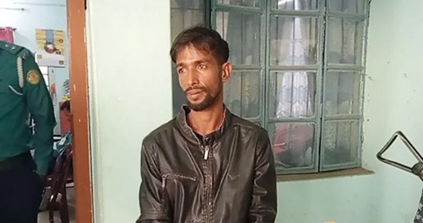 খুলনায় ১২ মামলার আসামি সন্ত্রাসী ‘চিংড়ি পলাশ’ যশোরে গ্রেপ্তার