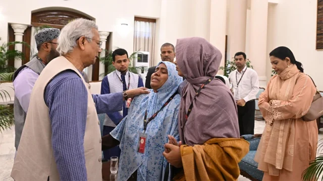 প্রধান উপদেষ্টার সঙ্গে ওসমান হাদির পরিবারের সাক্ষাৎ, সর্বোত্তম চিকিৎসা নিশ্চিতের আশ্বাস