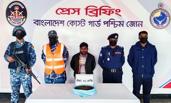 মোংলায় যৌথ অভিযানে গাঁজাসহ মাদক কারবারি আটক