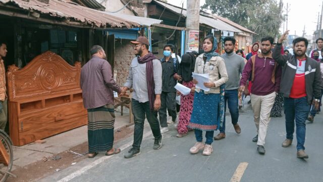 খুলনা-৩ আসনে স্বতন্ত্র প্রার্থী মিঠুর পক্ষে গণসংযোগে ছাত্রনেতা বাপ্পি