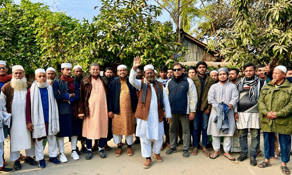 দৌলতপুরে অধ্যাপক মাহফুজুর রহমানের ব্যাপক গণসংযোগ