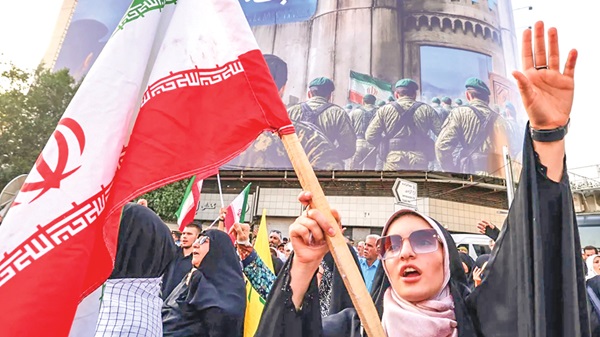 সরকারবিরোধী আন্দোলনে রূপ নিচ্ছে ইরানিদের বিক্ষোভ, ছড়িয়ে পড়েছে দেশজুড়ে