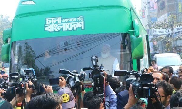 নতুন ‘মাল্টিমিডিয়া বাসে’ জামায়াতের নির্বাচনী প্রচার শুরু