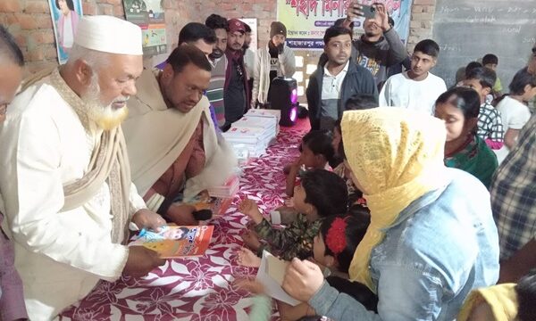 বিদ্যা বিকাশ কেন্দ্রে বিনামূল্যে চিকিৎসা সেবা ও শিক্ষা উপকরণ বিতরণ