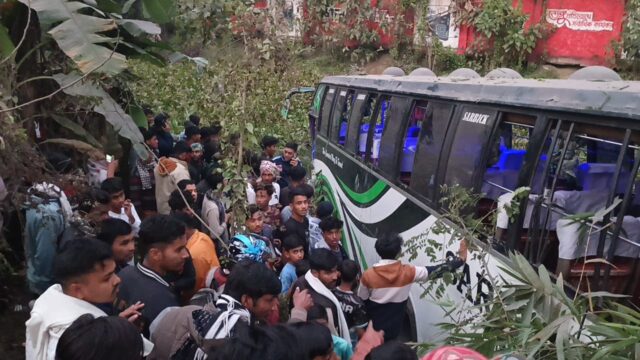 মাদারীপুরে বাস-ইজিবাইক সংঘর্ষে ৬ জনের মৃত্যু