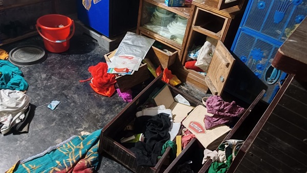 তালার সুভাষিনী গ্রামে গভীর রাতে দুর্ধর্ষ চুরি, নগদ অর্থ ও স্বর্ণালঙ্কার লুট