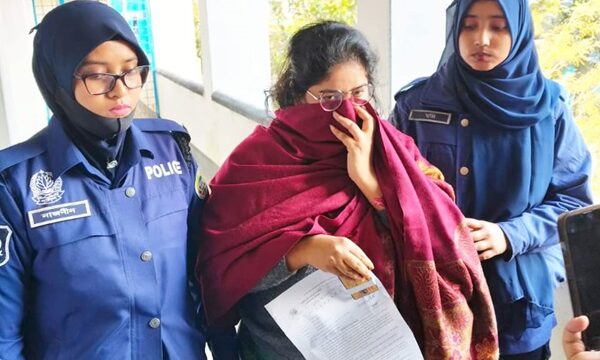 প্রাথমিকে শিক্ষক নিয়োগ পরীক্ষা: বরগুনায় যুবলীগ নেতার স্ত্রী ডিভাইসসহ আটক