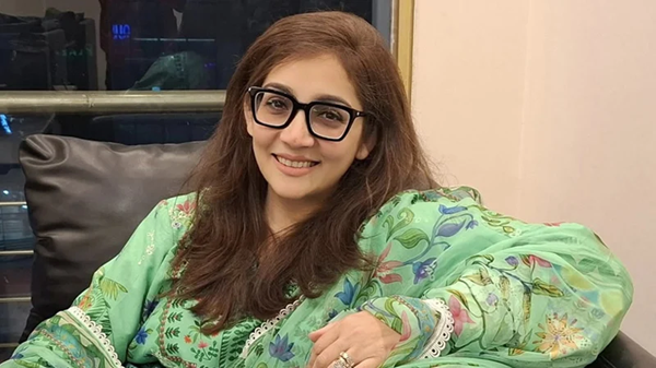 দেখা দিলেন নব্বই দশকের সেই মডেল রিয়া