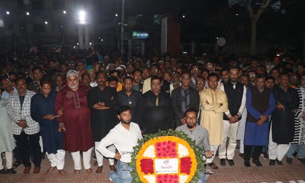 রক্তস্মৃতির একুশে খুলনায় বিএনপির শ্রদ্ধার্ঘ্য অর্পণ