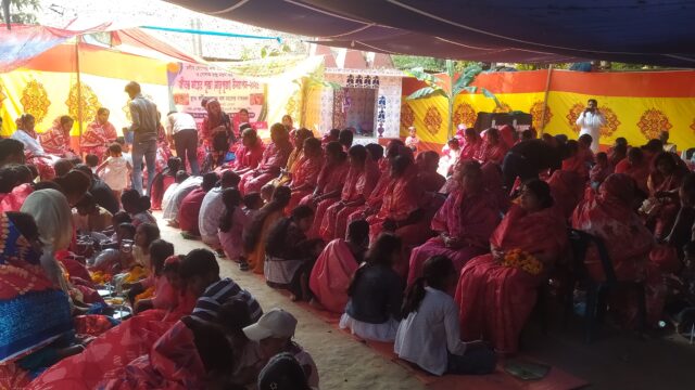 চিতলমারীতে মায়ের চরণ ধুয়ে শ্রদ্ধা জানালো অর্ধ-শতাধিক সন্তান