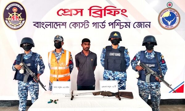 কোস্টগার্ডের অভিযানে অস্ত্রসহ সুন্দরবনের বনদস্যু আটক