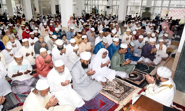 খুবিতে পবিত্র ঈদুল ফিতরের জামাত অনুষ্ঠিত