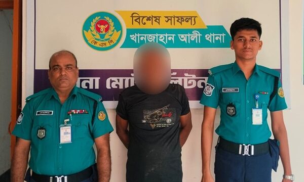 খুলনায় পুলিশের অভিযানে সাজাপ্রাপ্ত আসামি গ্রেফতার