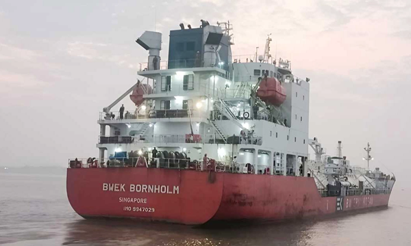 হরমুজ প্রণালি পেরিয়ে বাংলাদেশে পৌঁছেছে প্রথম জ্বালানিবাহী ট্যাংকার