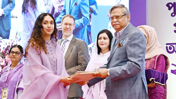 মরণোত্তর পুরস্কার পেলেন বেগম খালেদা জিয়া, গ্রহণ করলেন জাইমা রহমান