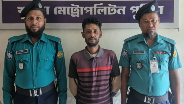 যুবককে কুপিয়ে জখম, সাত ঘণ্টার মধ্যে সন্ত্রাসী স্পিকার মিরাজ গ্রেপ্তার