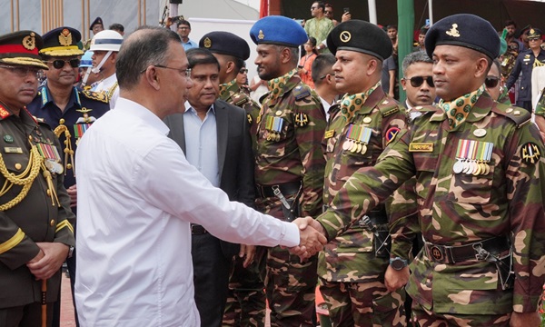 সশস্ত্র বাহিনীকে আরও শক্তিশালী করতে চাই : প্রধানমন্ত্রী