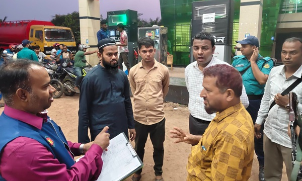 খুলনায় তেলে কম দেওয়ায় ফিলিং স্টেশনকে জরিমানা