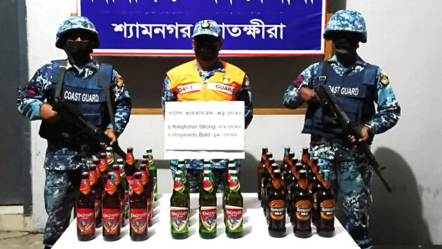 শ্যামনগরে ৬২ হাজার টাকা মূল্যের বিদেশি মদ জব্দ