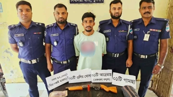 দিঘলিয়ায় বন্দুক ও নগদ টাকাসহ যুবক আটক