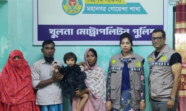কেএমপি’র অভিযানে ২ বছরের শিশুসহ মা উদ্ধার, পরিবারের কাছে হস্তান্তর