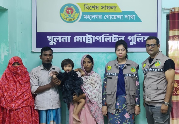 কেএমপি’র অভিযানে ২ বছরের শিশুসহ মা উদ্ধার, পরিবারের কাছে হস্তান্তর