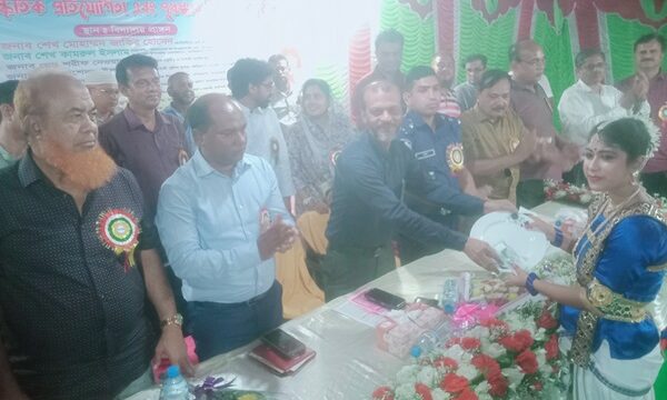 হাজী আব্দুল হামিদ মাধ্যমিক বিদ্যালয়ের বার্ষিক ক্রীড়া ও সাংস্কৃতিক প্রতিযোগিতার পুরস্কার বিতরণ