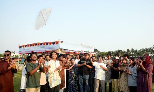 চৈত্র সংক্রান্তিতে খুবিতে ঘুড়ি উৎসব প্রাণখোলা আনন্দে শিক্ষার্থীরা