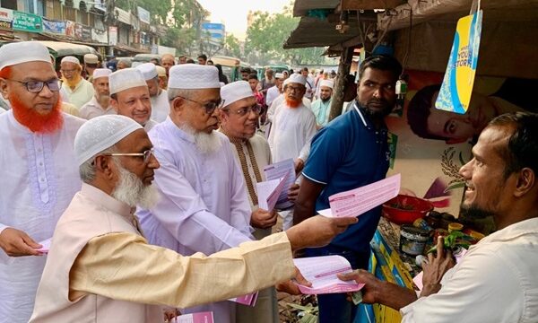 শিরোমণি বাজারে খুলনা জেলা জামায়াতের লিফলেট বিতরণ