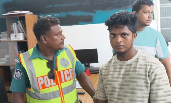 খুলনায় ৫২ প্যাকেট ইয়াবাসহ যুবক আটক