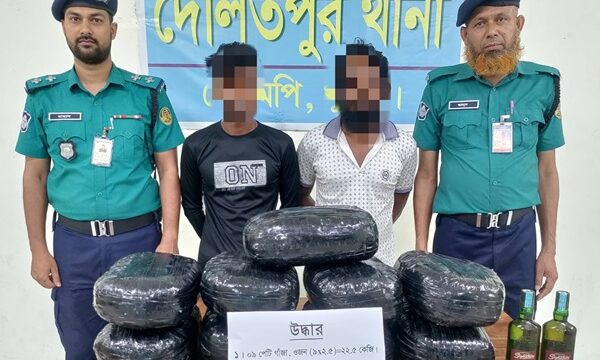 খুলনায় ট্রাকভর্তি গাঁজা ও মদসহ ২ মাদক কারবারি গ্রেফতার