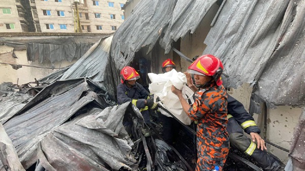 রাজধানীর কেরানীগঞ্জে কারখানায় আগুন, মরদেহ উদ্ধার বেড়ে ৫