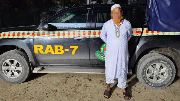 মাদকাসক্ত ছেলের নামে মামলা করায় বাবাকে অস্ত্র দিয়ে ফাঁসানোর অভিযোগ