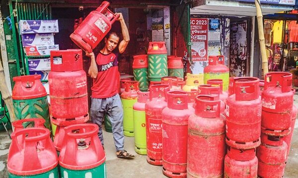 ১২ কেজি এলপিজি সিলিন্ডারের দাম বাড়ল ২১২ টাকা