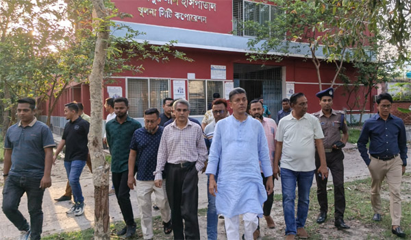 খালিশপুরে লাল হাসপাতাল ও স্কাউট মাঠ পরিদর্শন, উন্নয়নের আশ্বাস হুইপ বকুলের