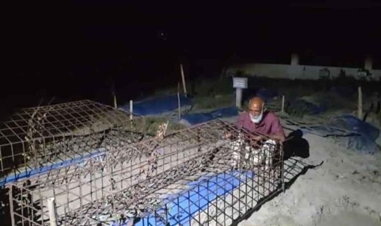 কঙ্কাল চুরির আতঙ্কে কিশোরের কবর পাহারায় পরিবার