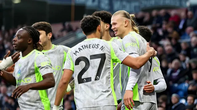 আর্সেনালকে হটিয়ে শীর্ষে ম্যানচেস্টার সিটি