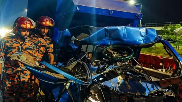 এক্সপ্রেসওয়েতে সড়ক দুর্ঘটনা, একই পরিবারের ৩ জনসহ আহত ৪