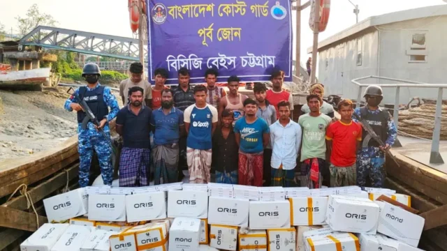 কর্ণফুলী নদীতে অভিযান : ৬২ লাখ টাকার বিদেশি সিগারেট-শুঁটকিসহ আটক ১৬