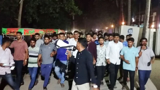 গুপ্ত রাজনীতির প্রতিবাদে ছাত্রদলের বিক্ষোভ