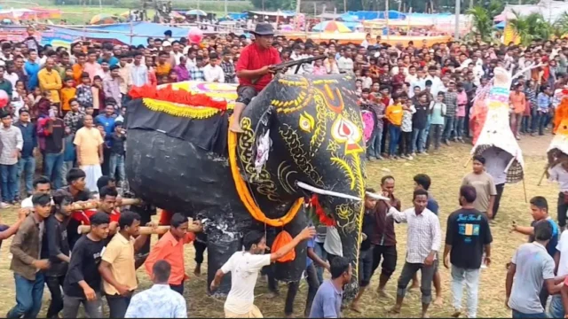 ঠাকুরগাঁওয়ে চড়ক মেলায় বাঁশ-কাগজের শিল্পে প্রাণ ফিরল গ্রামীণ ঐতিহ্যে