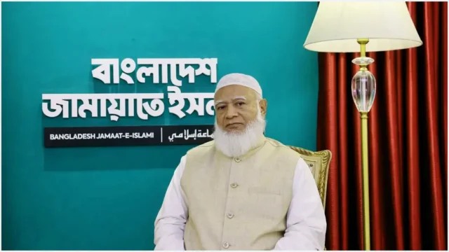 তেলের লাইনে বিরোধীদলীয় নেতার গাড়ি, হেঁটে যোগ দিলেন অনুষ্ঠানে