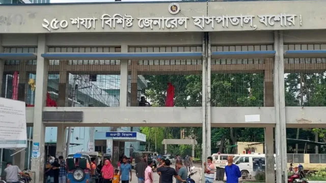 দাদির মৃত্যুর খবরে বাড়ি যাওয়ার পথে প্রাণ গেল নাতির