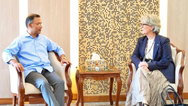 প্রধানমন্ত্রীর সঙ্গে সাক্ষাৎ করেছেন টেলিনর গ্রুপের প্রেসিডেন্ট