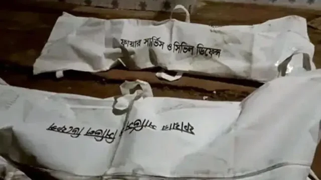 বসতবাড়িতে আগুন, মেঝেতে মিলল স্বামী-স্ত্রীর দগ্ধ মরদেহ