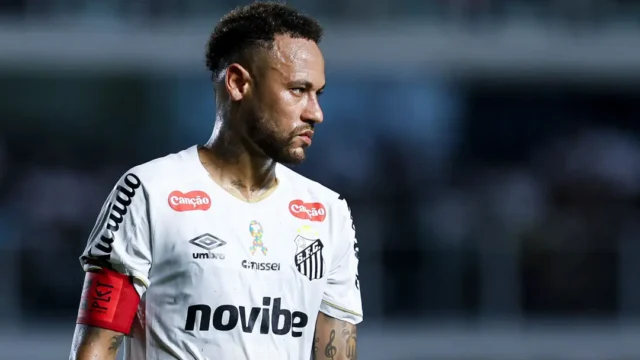 বিশ্বকাপ দলে থাকার লড়াইয়ে নেইমারের হঠাৎ অস্ত্রোপচার