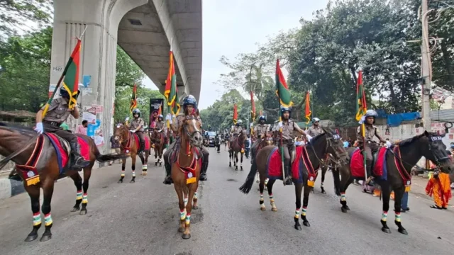 বৈশাখী শোভাযাত্রায় ডিএমপির সুসজ্জিত অশ্বারোহী দল