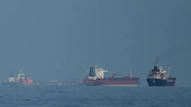 শান্তি আলোচনা থেমে যাওয়ার পর বিশ্ববাজারে তেলের দাম বেড়েছে